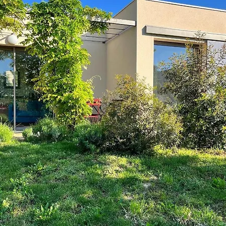 Holiday home Le Cube Des Garrigues Vallerargues