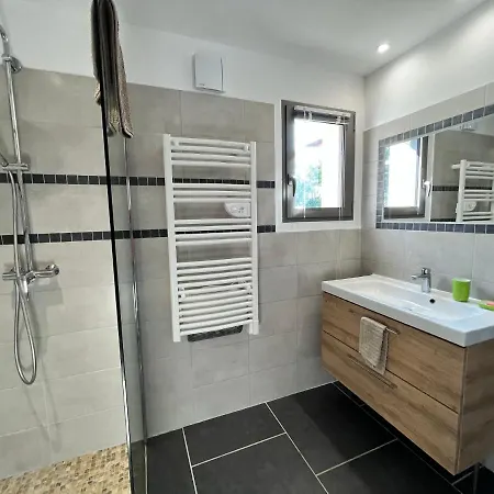 Le Cube Des Garrigues Дом отдыха *